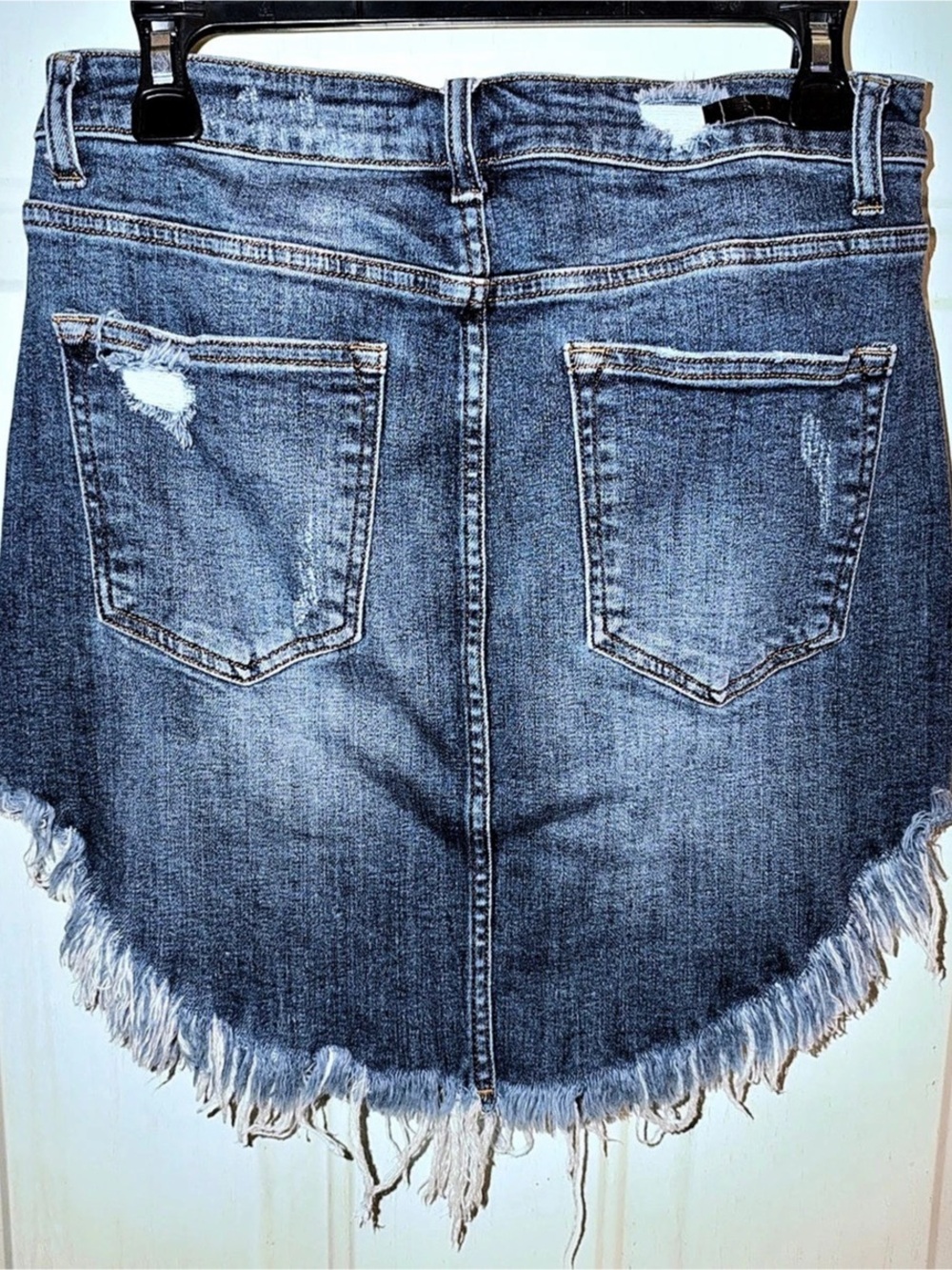 RISEN Distressed Denim Shorts in Blue Size Large - Picture 2 of 3